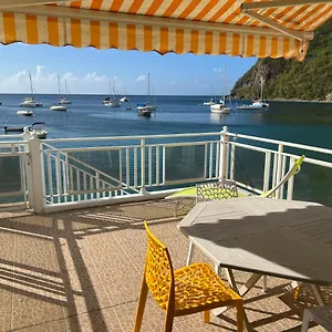 Ti Cabanon. Vue à Deshaies. Deshaies