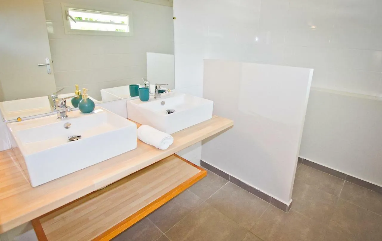 Appartement Duplex Vue Mer Jacuzzi Privé Deshaies Apartman